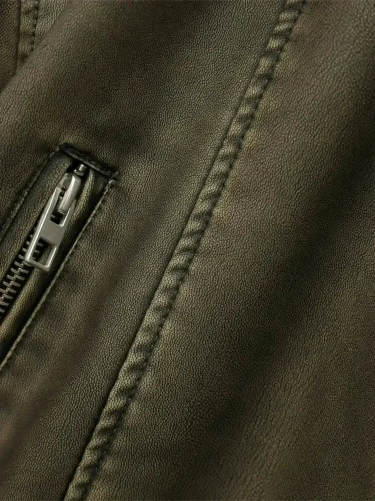 Isla – Kort aansluitend ontwerp – Bikerjas met riem