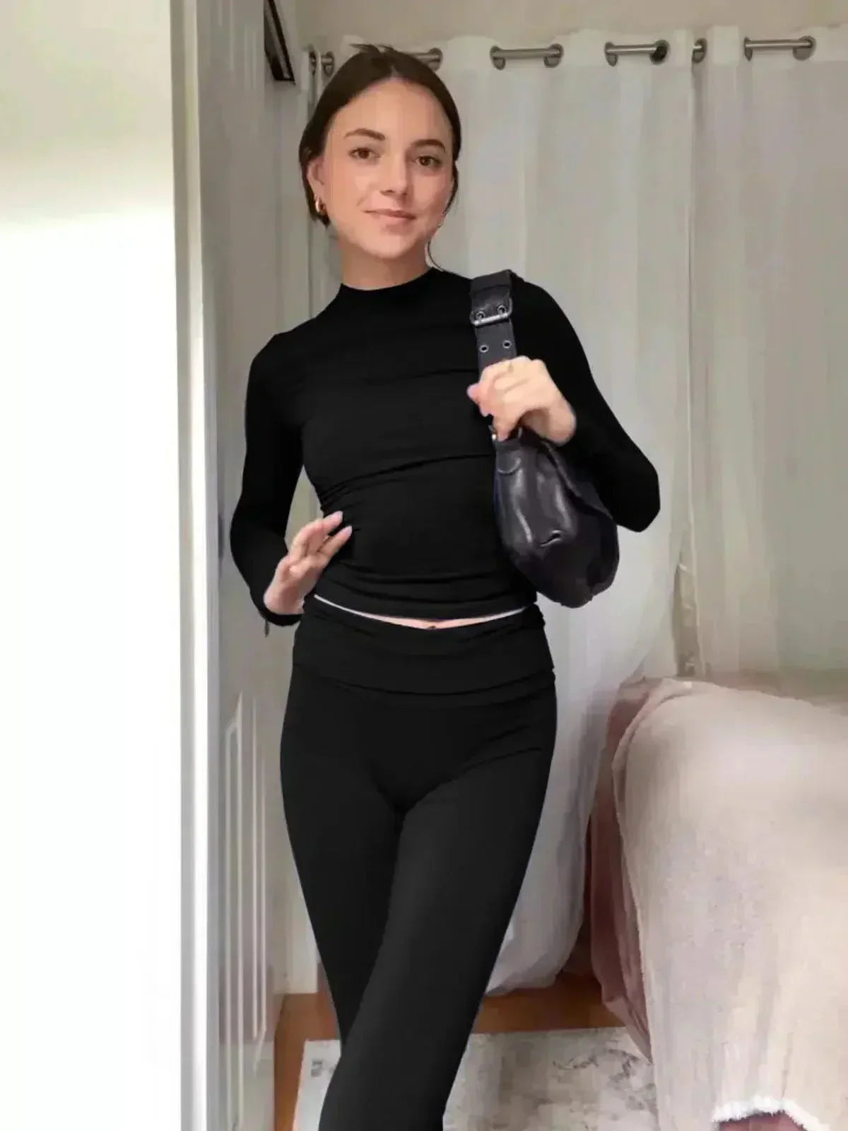 Ovidia – Nauwsluitende top en high-waist uitlopende broek – Tweedelige set