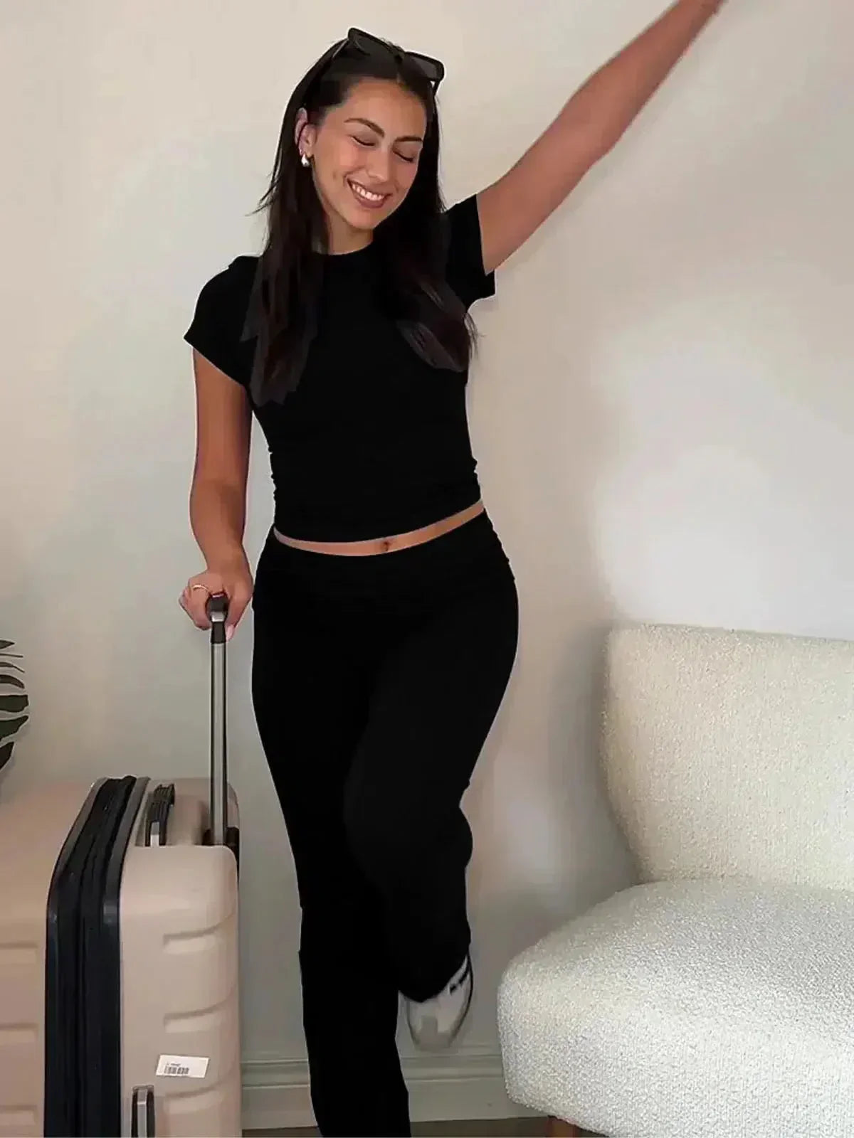 Ovidia – Nauwsluitende top en high-waist uitlopende broek – Tweedelige set