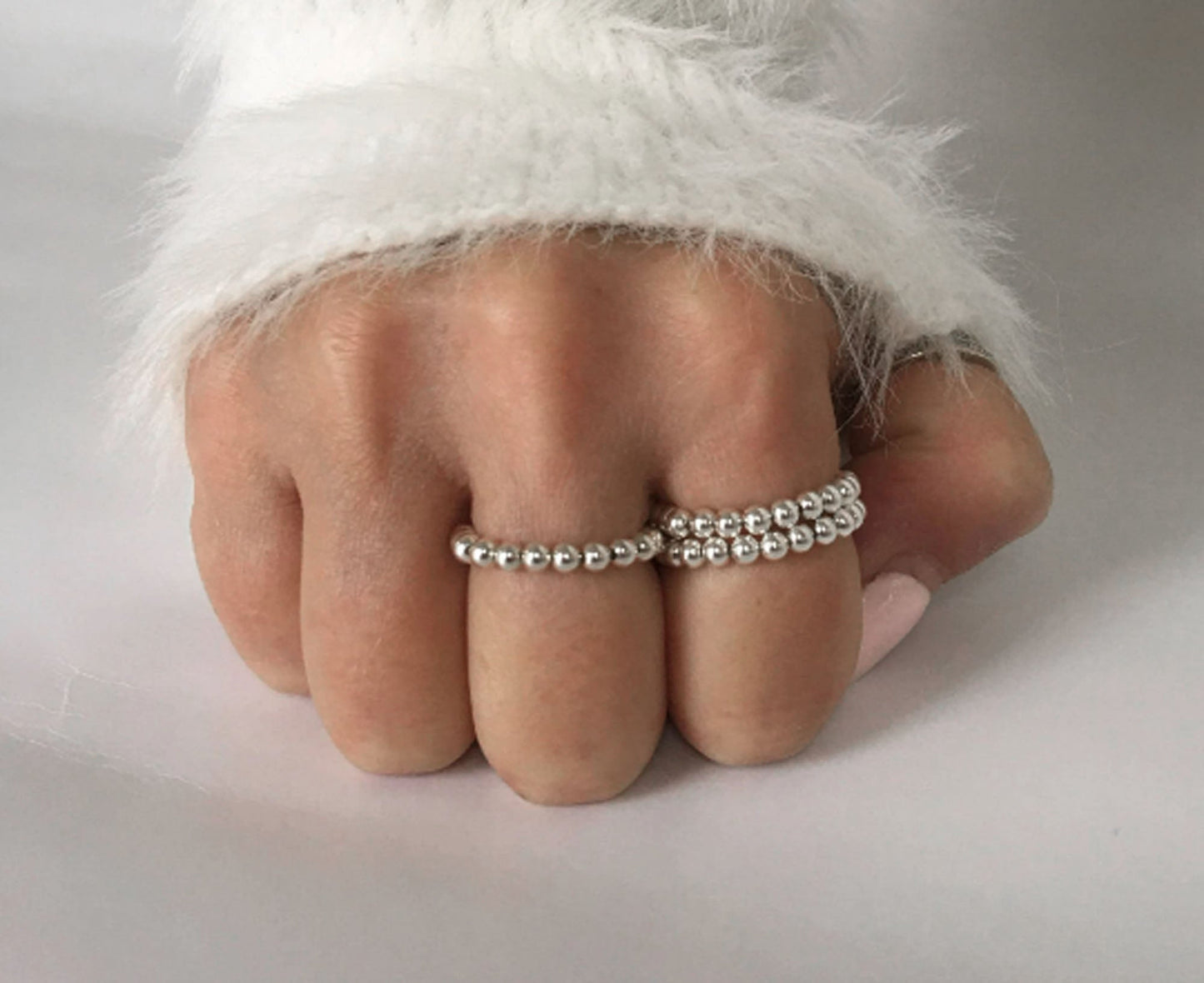 Minimalistische zilverkleurige kralenringen - Stapelbaar & verstelbaar