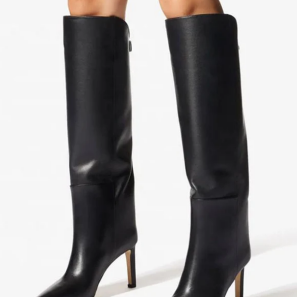 Calviera – Puntige neus – Kniehoge laarzen met naaldhak