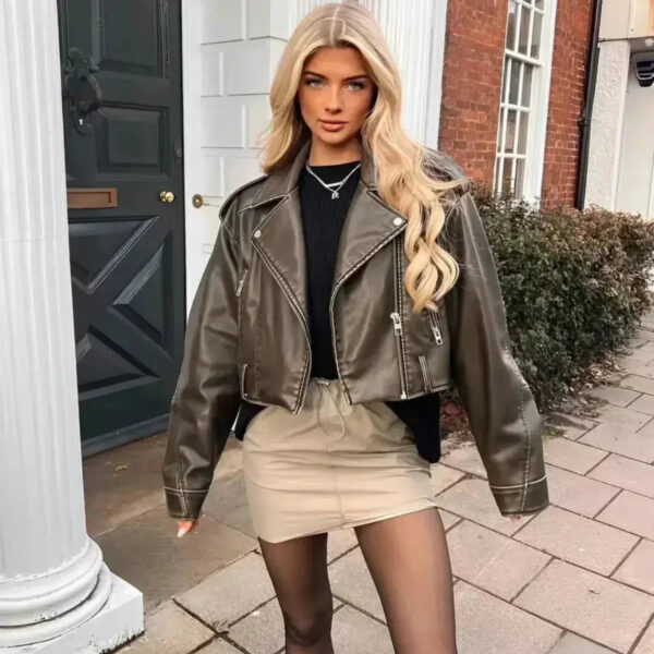 Isla – Kort aansluitend ontwerp – Bikerjas met riem